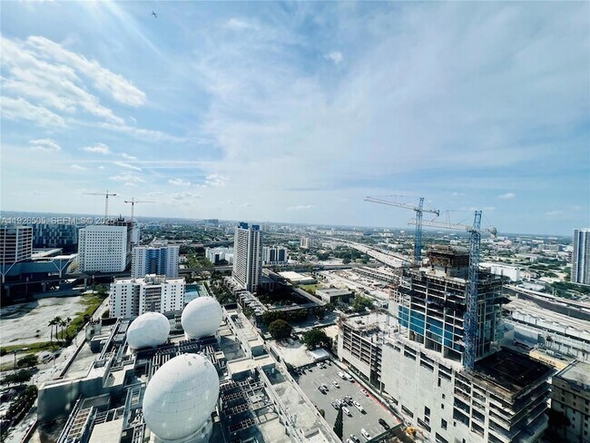 Building Photo - 851 NE 1st Ave