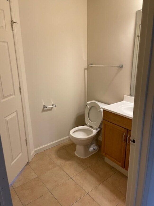 Building Photo - 5516 Sully Lake Dr