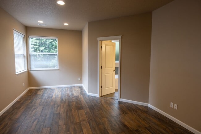 Building Photo - One Level Ranch Home - Three Bedrooms with Central Air / No HOA