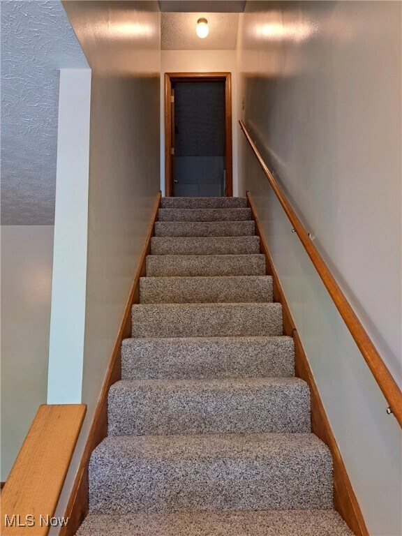 Building Photo - 6 Sunrise Dr