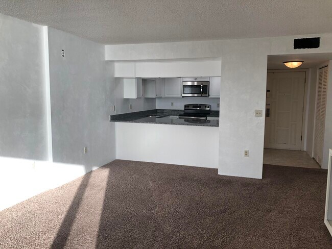 Building Photo - 1415 Ocean Shore Blvd