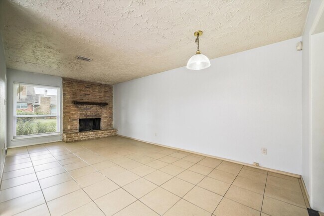 Building Photo - 6407 S Briar Bayou Dr