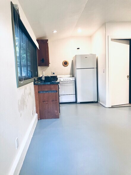 Building Photo - 640 Tabor Ln