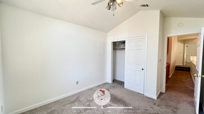 Building Photo - 303 Sutton Cir