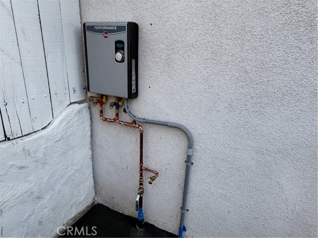 Building Photo - 857 W Edgehill Rd