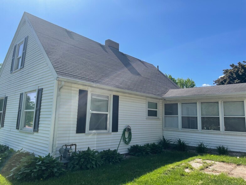 Primary Photo - 282 N Franklin St