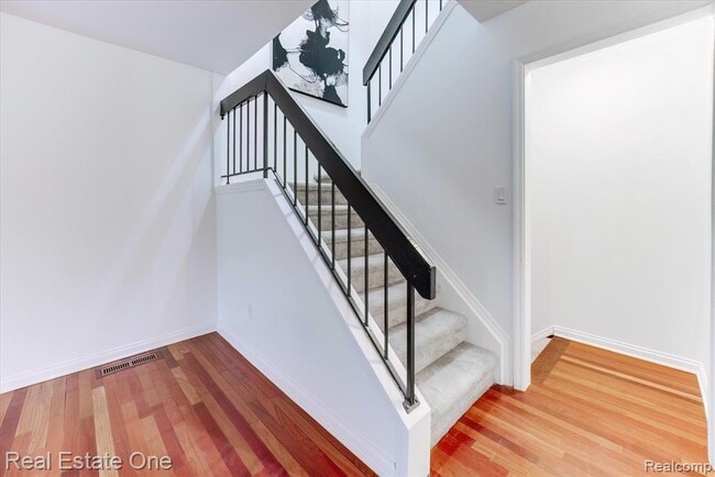 Building Photo - 1631 S Hill Blvd