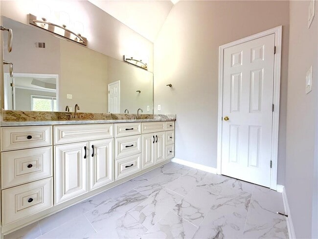 Building Photo - 3500 Millwater Crossing NE