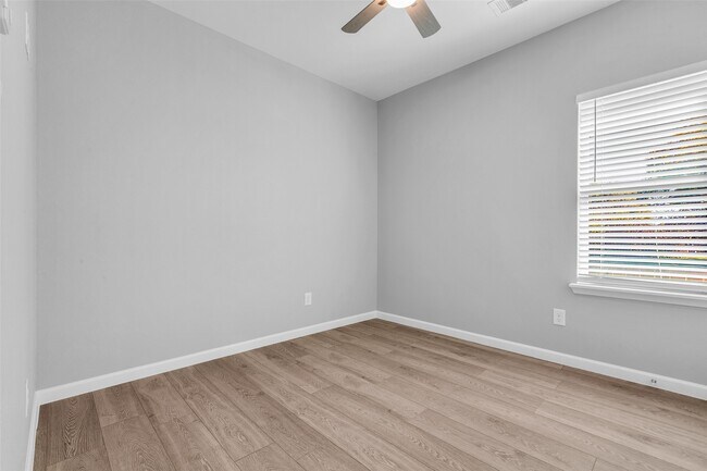 Building Photo - 4905 Paula St