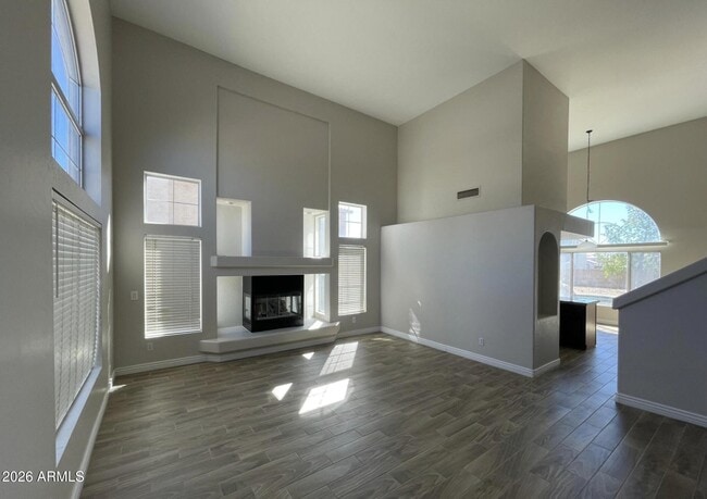 Building Photo - 10925 W Kaler Dr