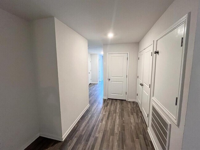 Building Photo - 15717 Del Norte Dr