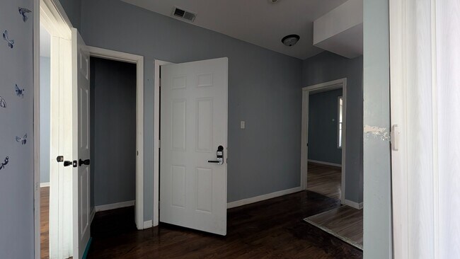 Building Photo - Spacious 3BR Apartment in Oak Park – 1,326...