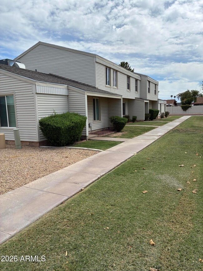 Building Photo - 6618 S Palm Dr