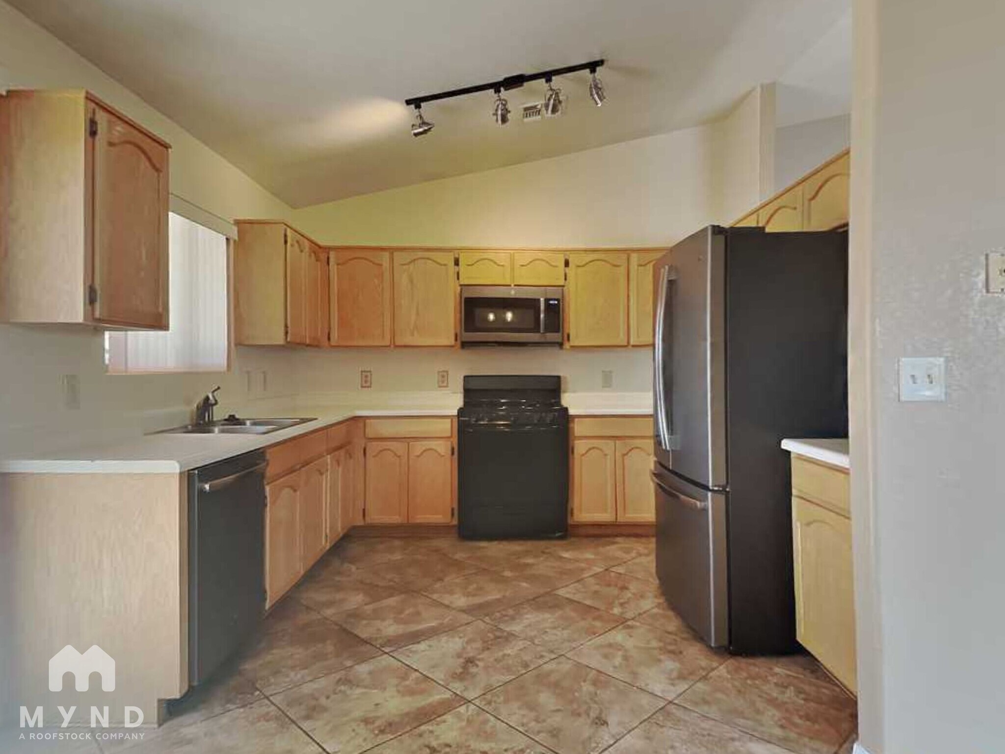 Building Photo - 1679 W Camino Acierto