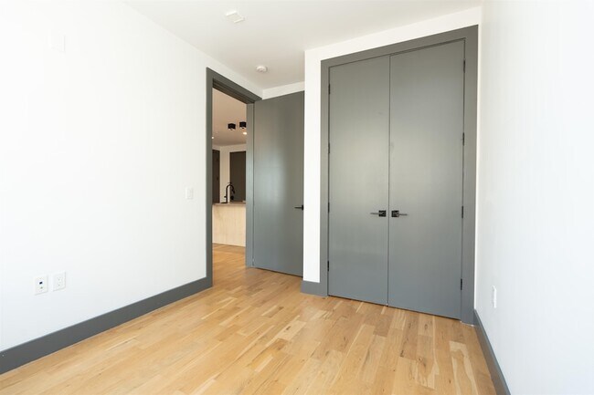 Building Photo - 424 Arlington Ave