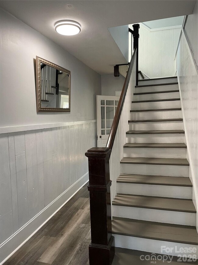 Building Photo - 409 N Main St