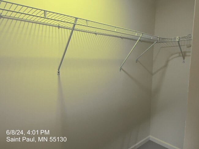 Building Photo - 903 Burr St