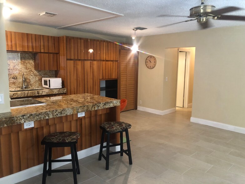 Building Photo - 3013 Albatross Rd