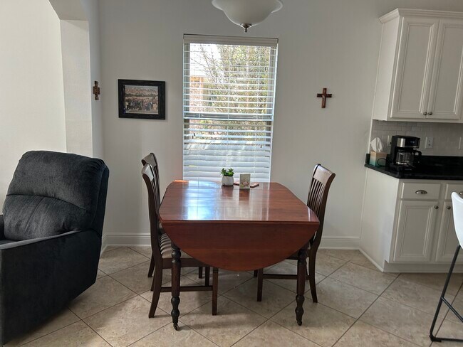 Building Photo - 11 Hemingway Ln