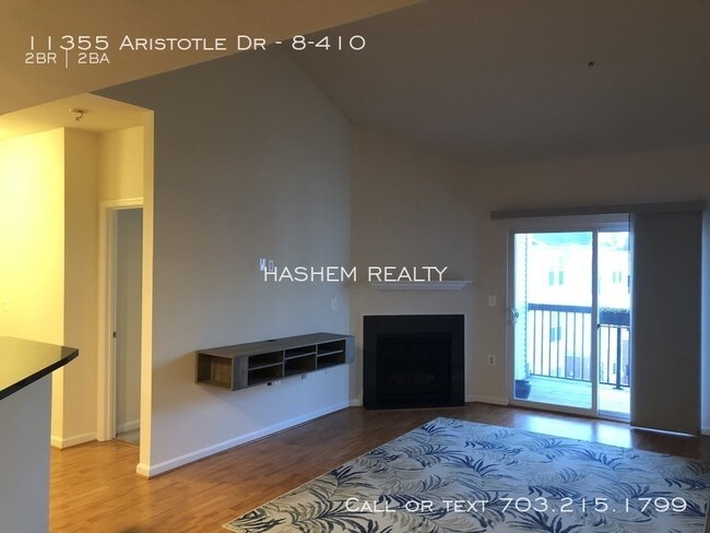 Building Photo - Penthouse 2 br condo with 2nd floor loft.