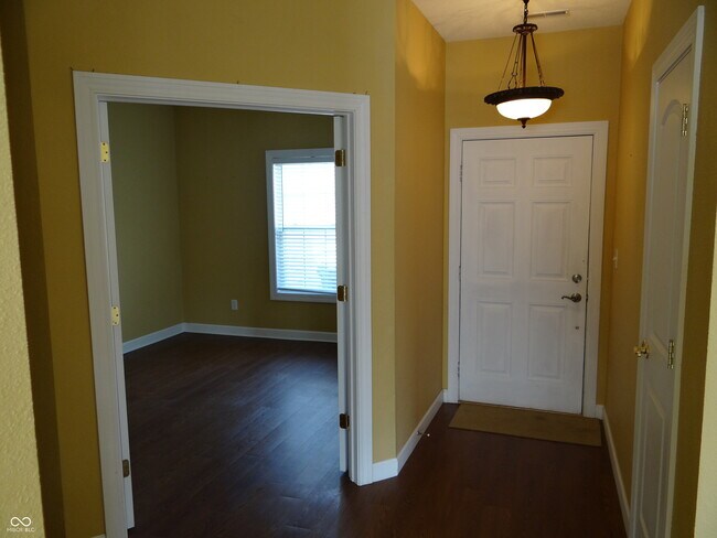 Building Photo - 12302 Sagamore Woods Dr