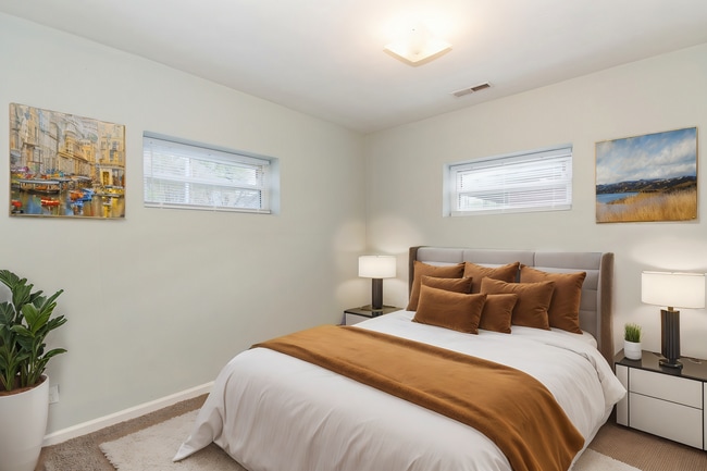 Building Photo - 1443 W 40th St