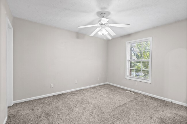 Building Photo - 1477 N Donahue Dr