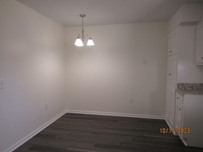 Building Photo - Willow Run Apartments