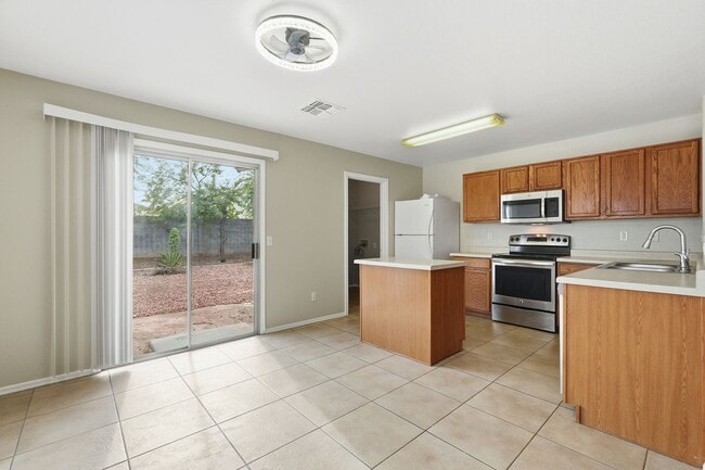 Building Photo - Johnson Ranch 3 Bedroom! Tile Throughout All Appliances!