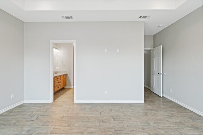 Building Photo - 306 Javier Dr