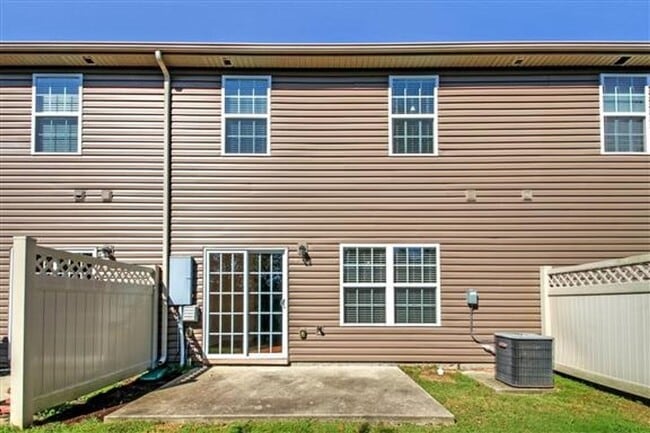 Building Photo - Brentwood Town home for lease