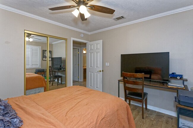 Building Photo - Desirable Apple Valley Single-Story on Expansive Lot | 3 Bed, 2 Bath Beauty