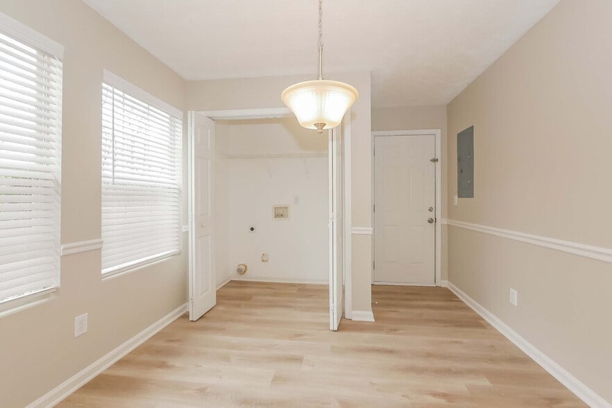 Building Photo - 51 Fairview Dr