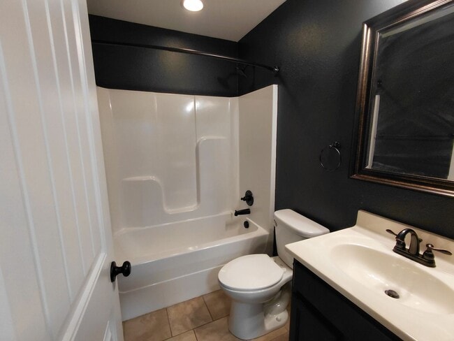 Building Photo - Beautiful home close to post