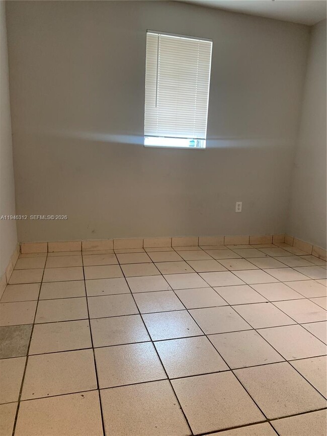 Building Photo - 821 SW 29th Ct