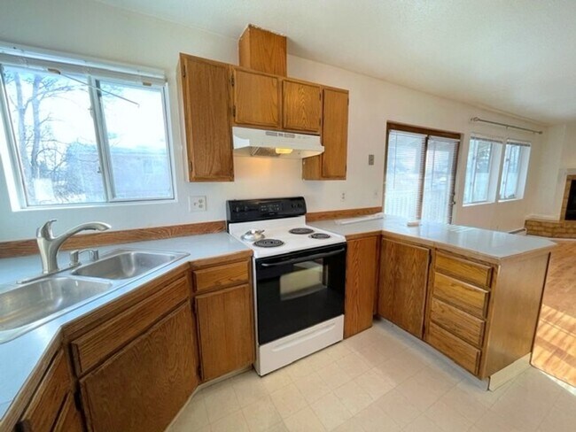 Building Photo - RARE FIND! Spacious and bright three bedroom apartment in South Anchorage with in unit laundry, f...