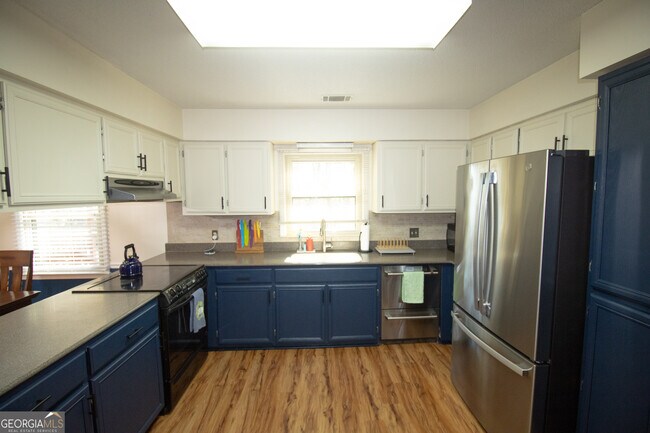 Building Photo - 410 Cardinal Dr