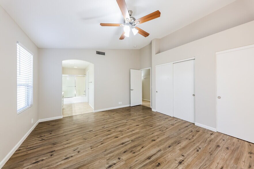 Building Photo - 11027 N 59th Dr