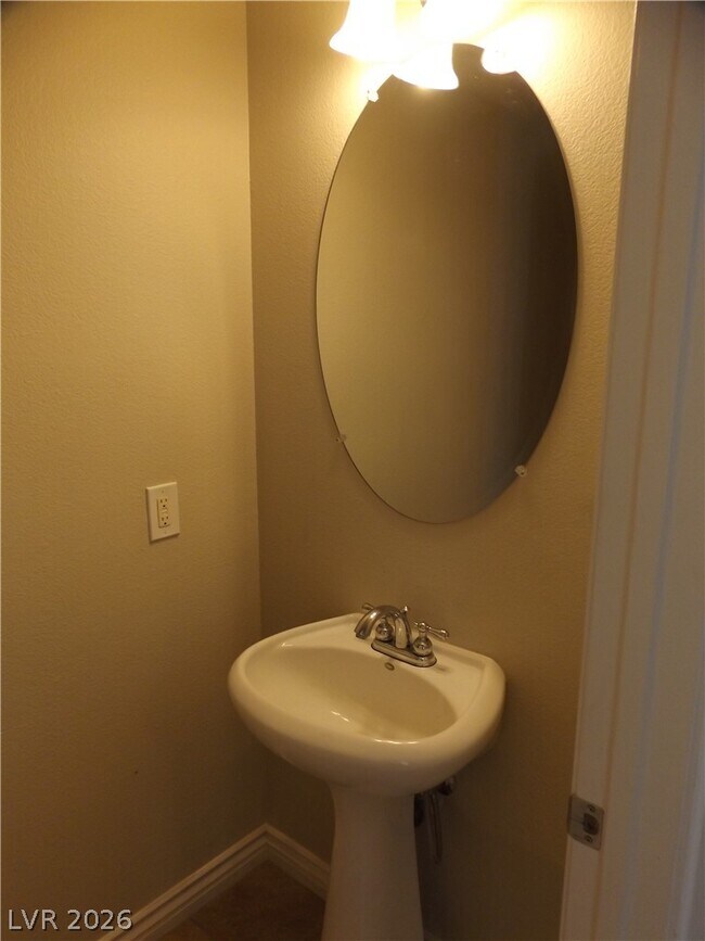 Building Photo - 6467 Karlsen Ct