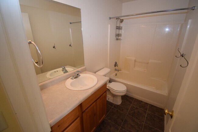 Building Photo - 874 Forest Park Ct