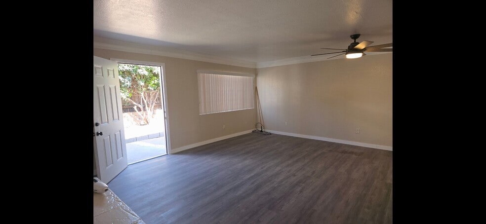 Building Photo - 5917 Streamview Dr