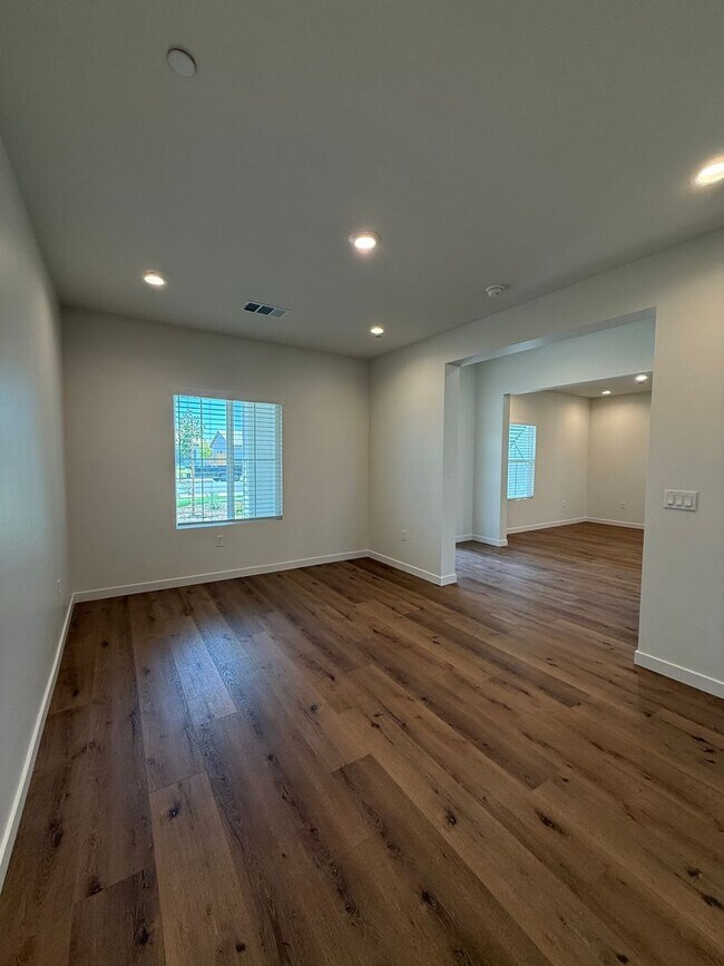 Building Photo - 16806 Mairs Dr