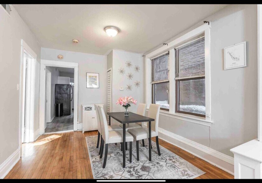 Building Photo - 1246 W Nelson St