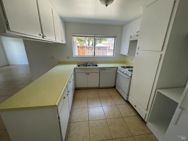 Building Photo - 701 Pope Dr