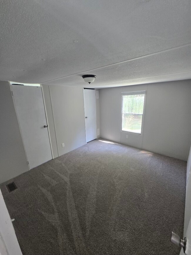 Building Photo - 129 Jodoc Dr