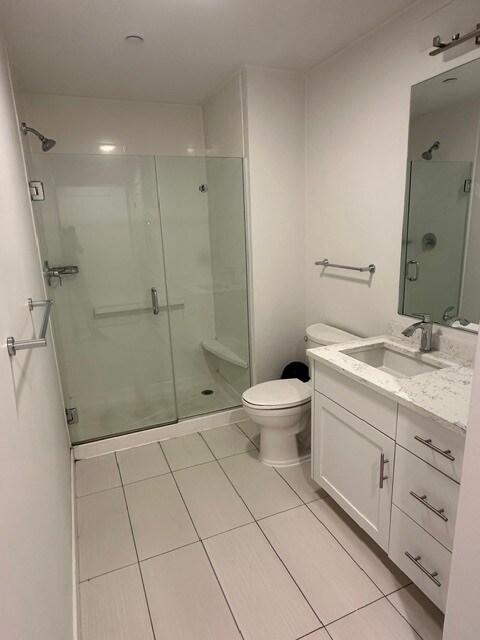 Bath & shower - 25 High St