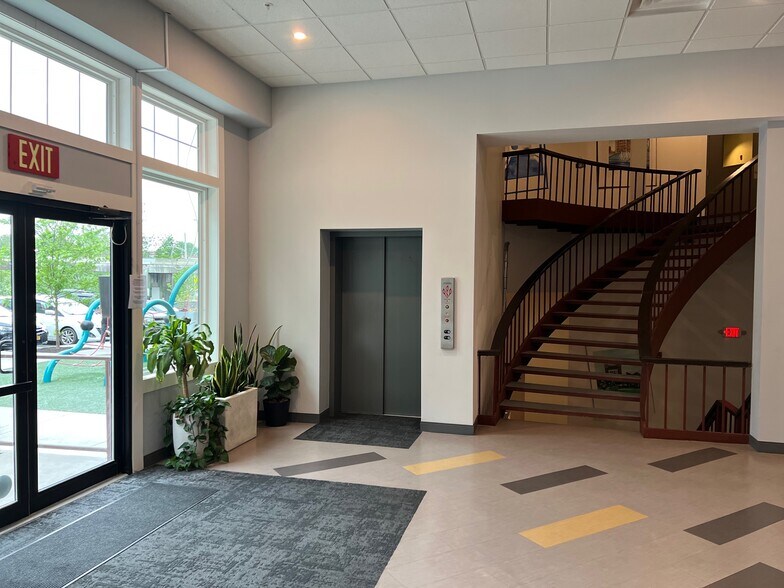 Building Photo - 480 S Salina St