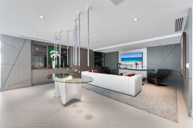 Building Photo - 300 Sunny Isles Blvd