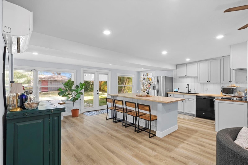 Building Photo - 7095 111th St N