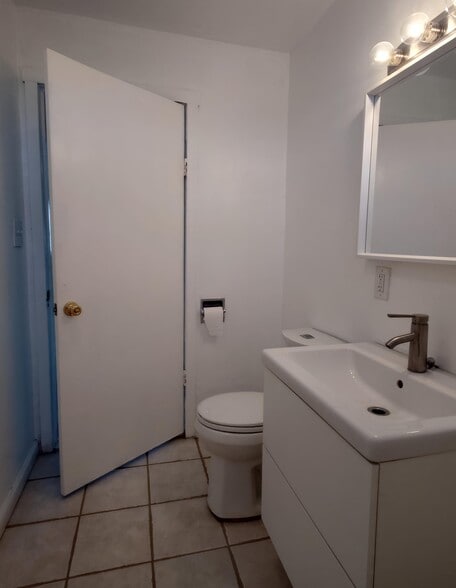 bathroom - 1474 7th St